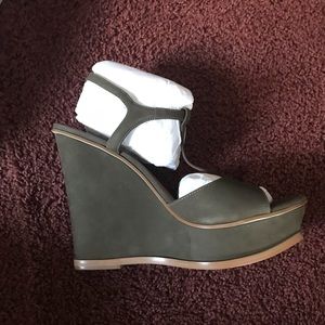 Steve Madden Korina in Olive Nubuck